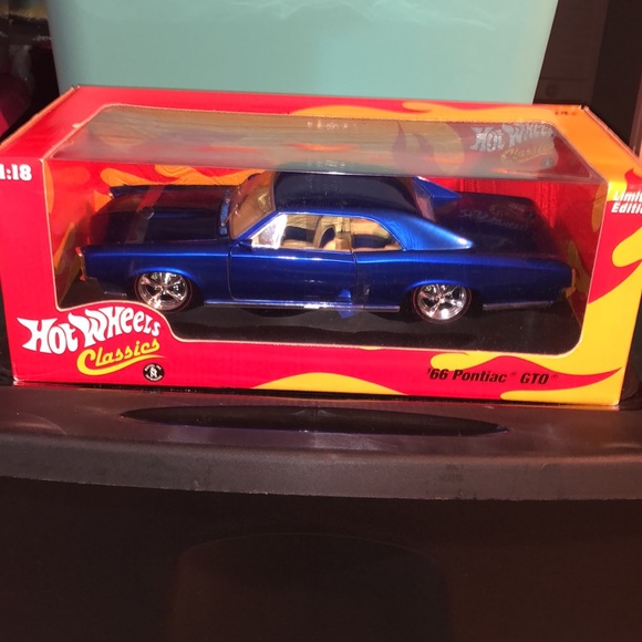 Hot Wheels   Toys   Hot Wheels Classics  Pontiac Gto Blue New